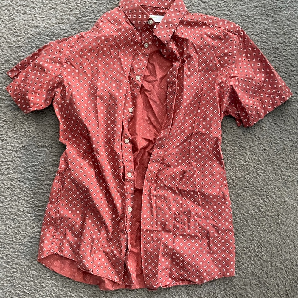 Button down short sleeve shirt